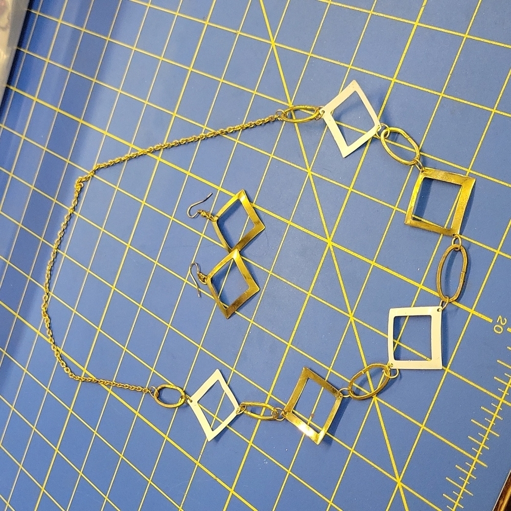 Vintage 1980s Diamond Shaped 28" Necklace & Earrings White & Gold Set